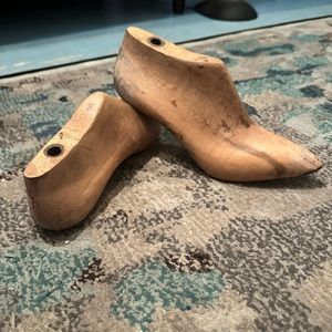 Women’s size 9 cobbler’s high heel shoe form.